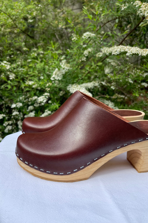 Nouvelle collection de sabots hauts : l’élégance artisanale suédoise à vos pieds
